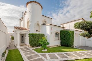 Welcoming villa in Empuriabrava with private pool - 2
