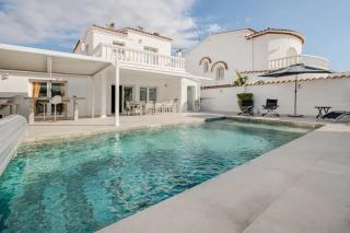 Welcoming villa in Empuriabrava with private pool - 0