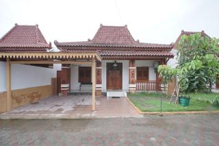 Joglo Prambanan A3 Homestay Jogja - 0