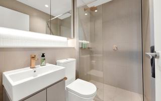 High-Rise CBD Escape with Panoramic City Views - 3