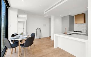 High-Rise CBD Escape with Panoramic City Views - 8