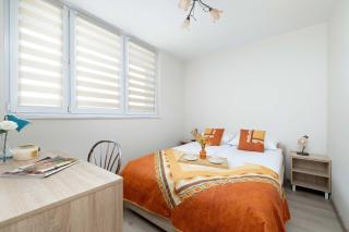 Elegant Apartment in Katowice Center with Desk and City View by Noclegi Renters - 9