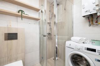 Elegant Apartment in Katowice Center with Desk and City View by Noclegi Renters - 6