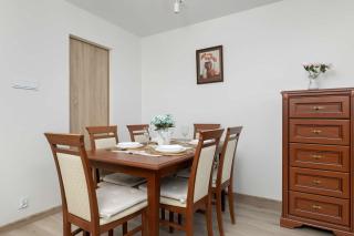 Elegant Apartment in Katowice Center with Desk and City View by Noclegi Renters - 4