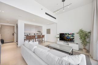 Daniels Chic 1BR with City Skyline Views at JVC - 5