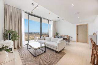 Daniels Chic 1BR with City Skyline Views at JVC - 4