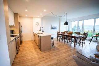 Chic Condo - Stunning View & Quiet - 9