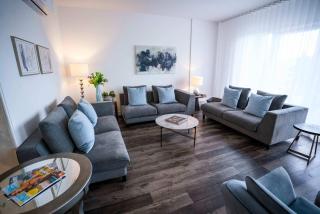 Chic Condo - River View & Comfort with Pool - 9