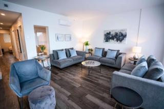 Chic Condo - River View & Comfort with Pool - 5