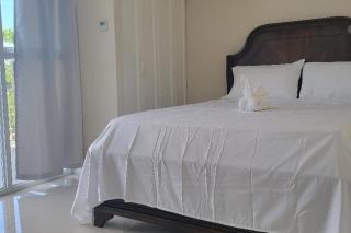 2-Bed Villa Sleeps 4 with Pool & Parking - 4