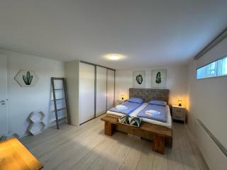 Houseboat the Otter incl free boat and supboards - 7