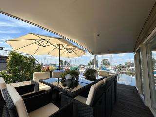 Houseboat the Otter incl free boat and supboards - 9