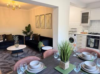 Big 4 Bedroom House for Work Groups near NEC, JLR, HS2 with Private Driveway - 0