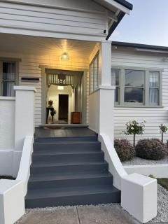 11Eardley - 2bedroom house - Free parking - 3 minutes from CBD - 8
