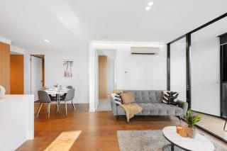 Light House Apt Luxe City & Water Views CBD High-Rise 3Br L57 - 3