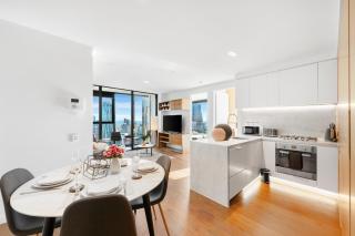 Light House Apt Luxe City & Water Views CBD High-Rise 3Br L57 - 6