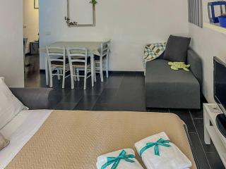 Sciacchetrà Apartment with AC & Patio - 3