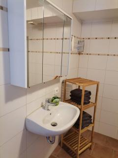 Appartement für 2 Personen Wohn und Schlafzimmer DuschBad Wi8 - 2