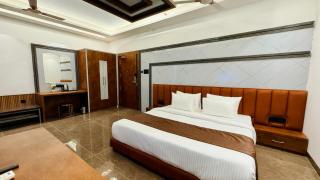 Pheonix Luxury Inn - 7