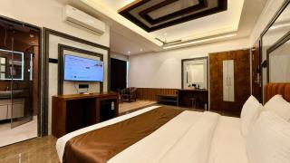 Pheonix Luxury Inn - 3