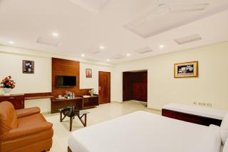 Hotel Velvet Stay Near DLF Cyber City - 1