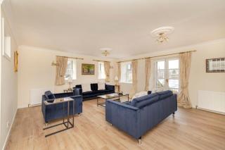 Riverside Home In Perth - 2