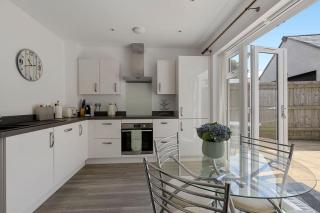 Harbour Reach, Coastal Path to Berry Head & Marina - 6