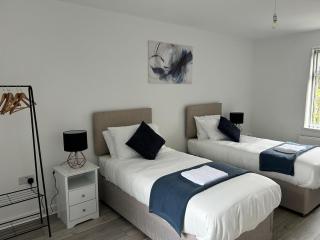 Contractors, Discounts, Free Parking, 4 BR, Sleep7 - 8