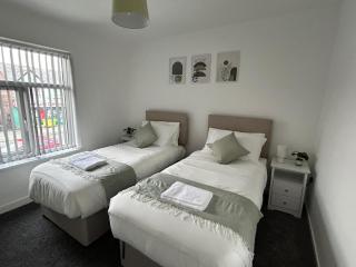 Contractors, Discounts, Free Parking, 4 BR, Sleep7 - 7