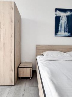 Soft Landing - Airport Apartment with Parking - 2