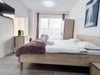 Soft Landing - Airport Apartment with Parking - 3