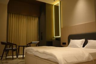 Bharat Inn Hotel And Restaurant - 1