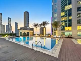 Ultra Stylish Luxury Flat w Harbour View in Dubai Marina, Sleeps 10 pax - 9