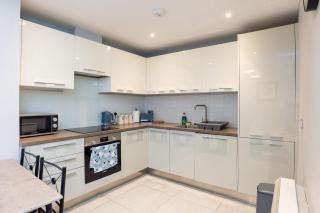 Modern 2 Bed Flat - WiFi - Town Centre - Free Parking - 9