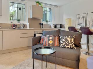 Stgt Gartenwohnung mit Patio - 4 Personen - 8