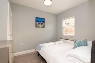 Modern 2 Bed Flat - WiFi - Town Centre - Free Parking - 6