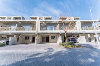 Well-Connected, Family-Friendly Community with Resort-Style Amenities, Minutes from Major Malls and Al Maktoum International Airport - Damac Hills 2 Amargo, Damac Hills 2 by Deluxe Holiday Homes - 8