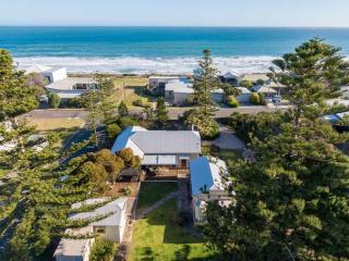 Chiton Cottage by the Sea - Restaurants, Bikes, Pets - 3