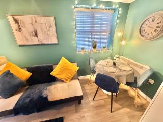 Cozy Apartment in Bournemouth Town Centre - Fast WiFi - Smart TV - Walk to Town Centre and Beach - 5