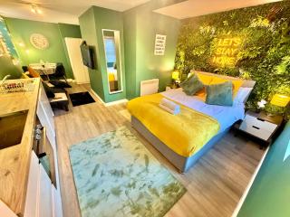 Cozy Apartment in Bournemouth Town Centre - Fast WiFi - Smart TV - Walk to Town Centre and Beach - 2