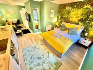 Cozy Apartment in Bournemouth Town Centre - Fast WiFi - Smart TV - Walk to Town Centre and Beach - 0