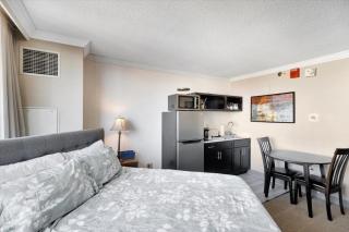 Modern Studio • Gym • Pool Table • Free Parking - 5