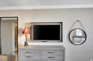 Modern Studio • Gym • Pool Table • Free Parking - 2