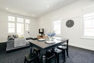 Brunswick Beauty- Oversized, Art Deco, Central - Sleeps 6 - 4
