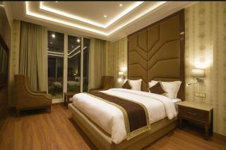 The Grand Him Queen-Centrally Heated & Air Cooled # Near Mall Road # Big Parking # Lift # Spacious Rooms # Most Awarded # Property Of The Year # - 8