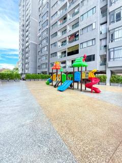 spacious one bedroom apartment with ample parking space swimming pool fully equipped gym and amazing city views - 2