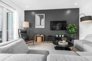 Le Kingsville - High-End Condo with View - 3