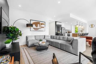 Le Kingsville - High-End Condo with View - 5