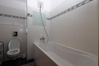 Cosy Parkside Apartment Prague - 2