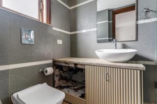 3bhk- New Friends Colony- LIFT- South Delhi - 4